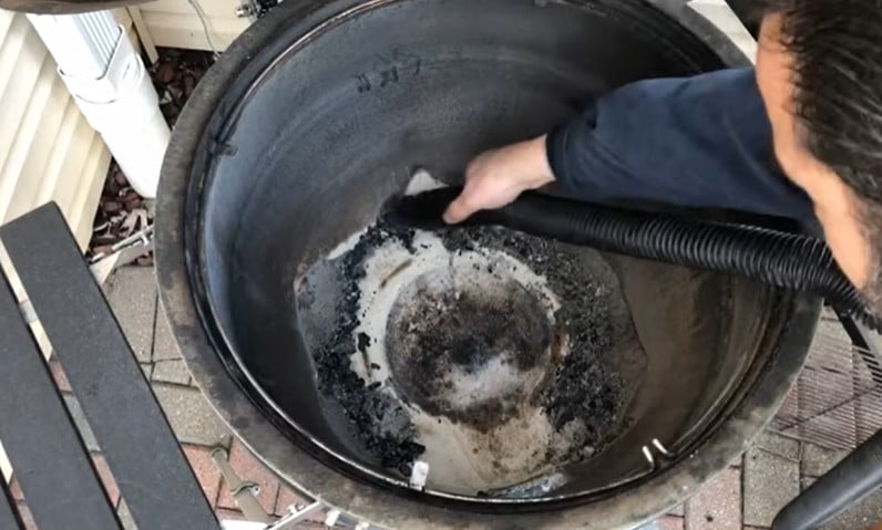 How to clean ceramic bbq grills- get rid of the ash