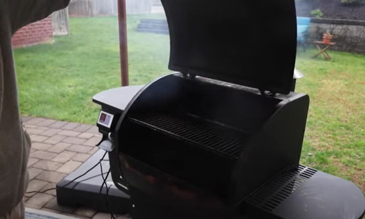 How to use pellet smokers-seasoning pellets grill