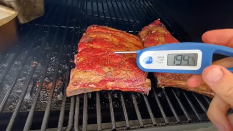 How to use pellet smokers-removing food
