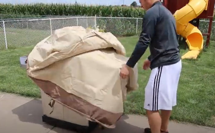 How do you cover bbq smokers-cover tighly