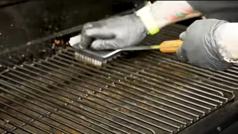 How to clean a ceramic grill grate scrub grates