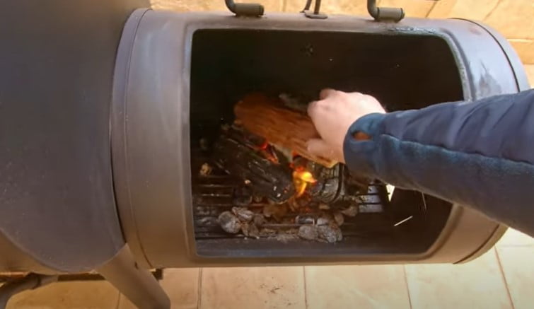 How to use bbq smokers-incorporate wood chunks